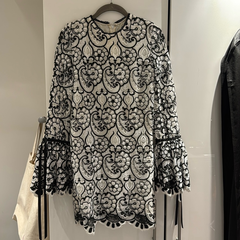 Alexis size small gorgeous black and white mini dress